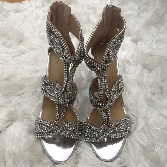 Antonio Melani Paolma silver heel w/ rhinestones - Picture 9 of 9